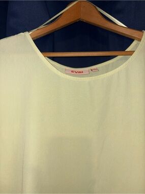 EVRI Lightweight iight lime green gCrew Neck Blouse